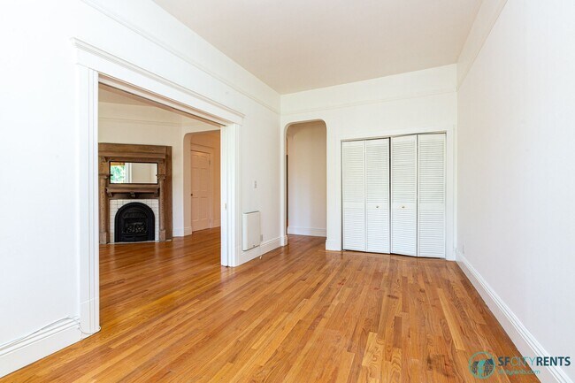 Building Photo - Mission District: Top Floor Flat Above Blondie's Bar w/ Formal Dining Room & W/D in unit