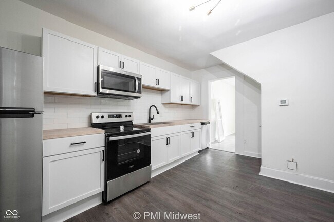 Building Photo - 426 N Bradley Ave