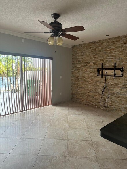 Building Photo - 14839 SW 9th Ln