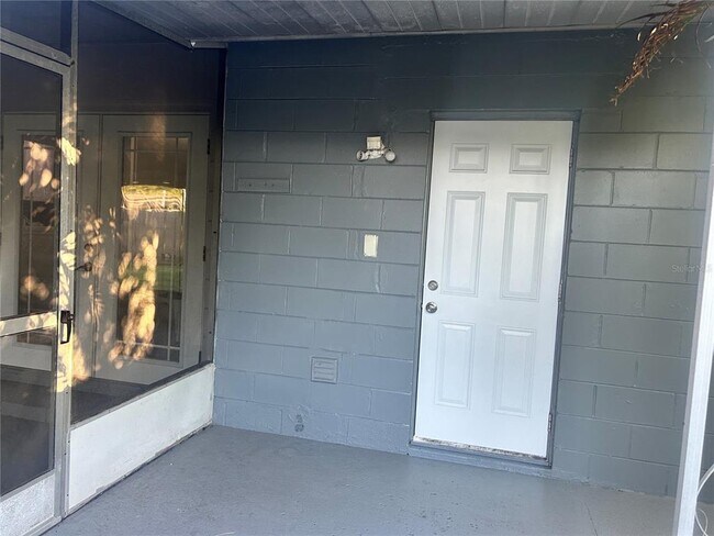 Building Photo - 501 Firefly Ln