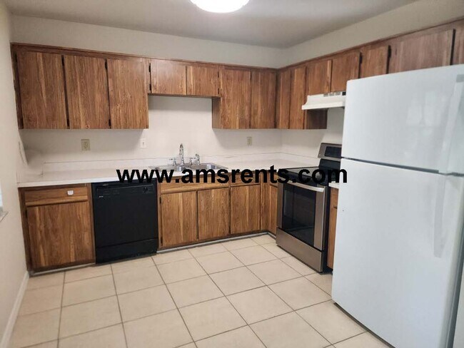 Building Photo - Charming 3-bedroom, 2-bathroom home in Poinciana