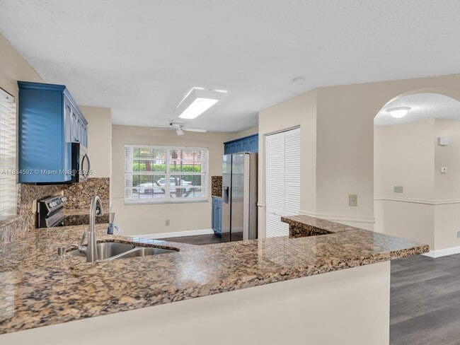 Building Photo - 2957 Oak Park Cir