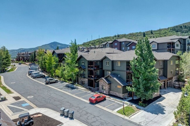 Building Photo - Stunning Furnished Park City Condo