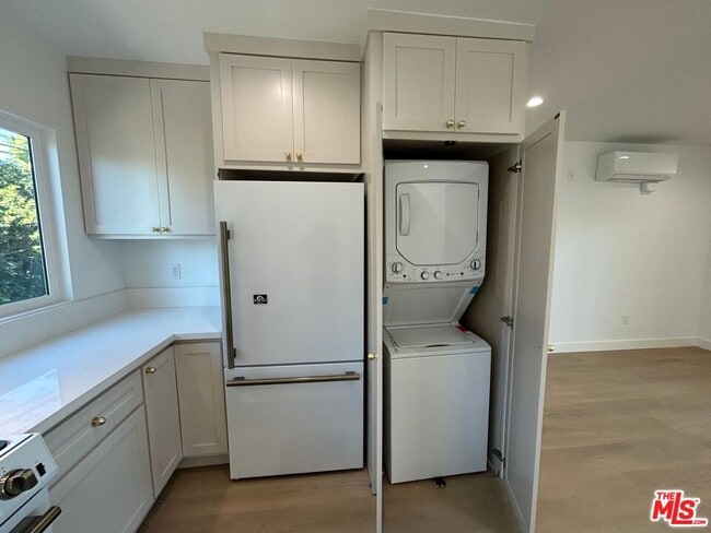 Building Photo - 599 Sunset Ct