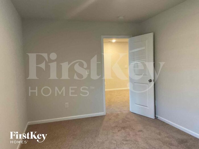 Building Photo - 10717 Rivergate Dr NW
