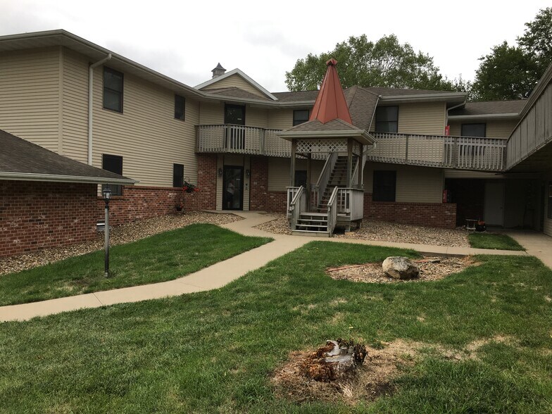 Building Photo - 211 W Mill St