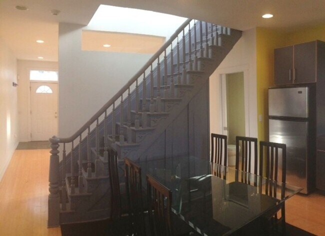 Building Photo - Southside Slopes - Amazing views of Downtown - Off-street parking