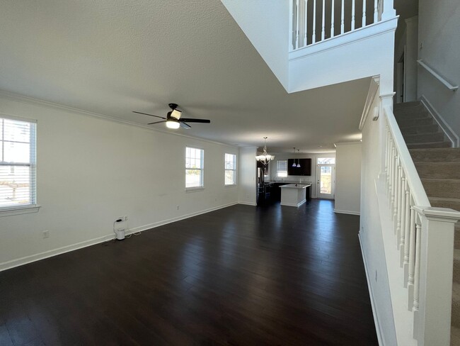 Building Photo - 4 Bedroom, 3.5 Bath Condo in Coveted Spenc...
