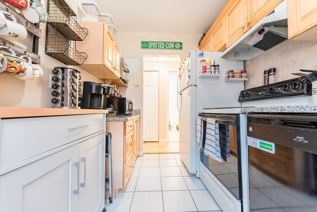 Building Photo - BROOKLINE 1 BED AVAILABLE FOR AN AUGUST 1ST MOVE-IN