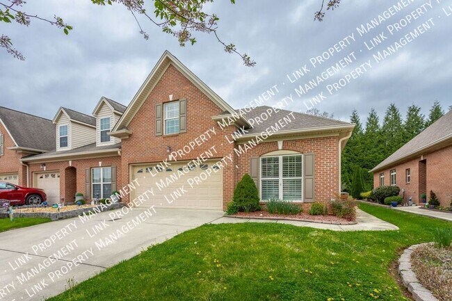 Building Photo - Beautiful large 1800 sf 3/2 for $2000 Townhome in Hixson with a garage and attic storage!