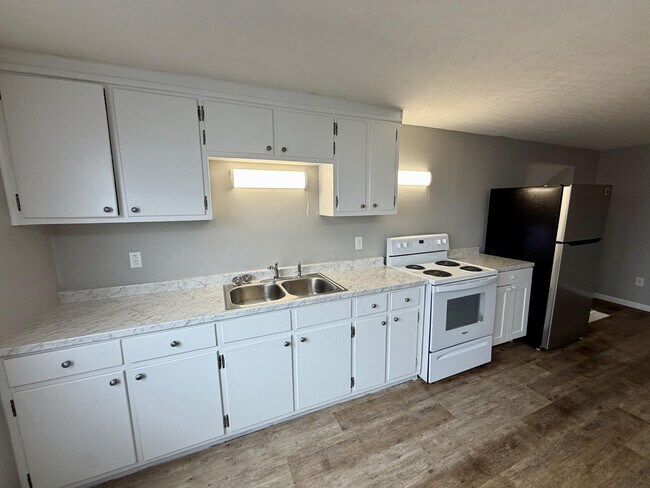 Building Photo - 253 Magnolia Ave