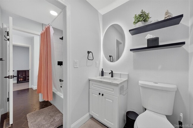 Building Photo - 201 Tamarack Ln