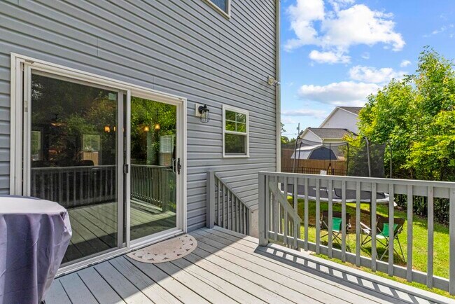 Building Photo - 205 Bangor Ct