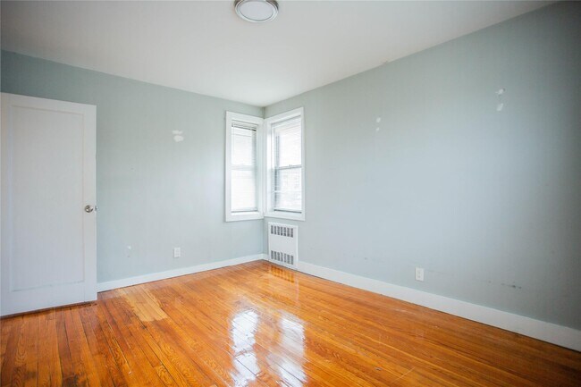 Building Photo - 302 E Broadway