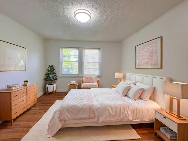 Building Photo - Fairfax Village III | 2bd 1bth | Hardwood Floors | Sunlight!