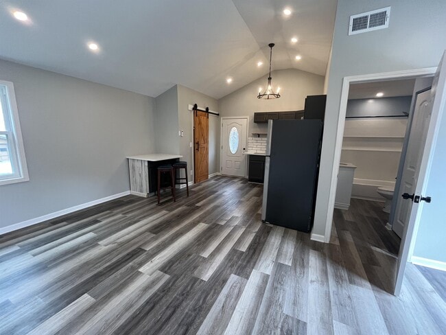 Building Photo - 8010 Sunset Heights Dr