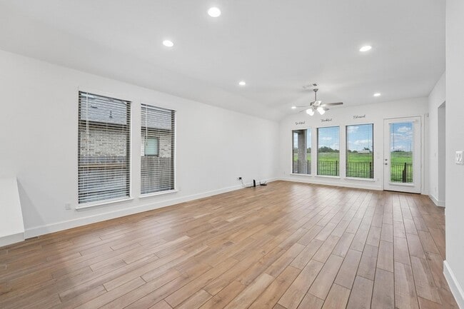 Building Photo - 133 Plumbago Loop