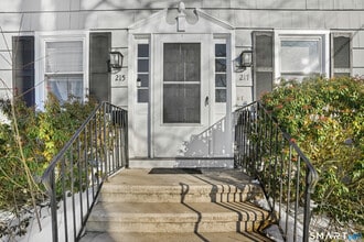 Building Photo - 215 York Rd