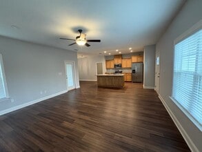 Building Photo - 4077 Northlake Dr