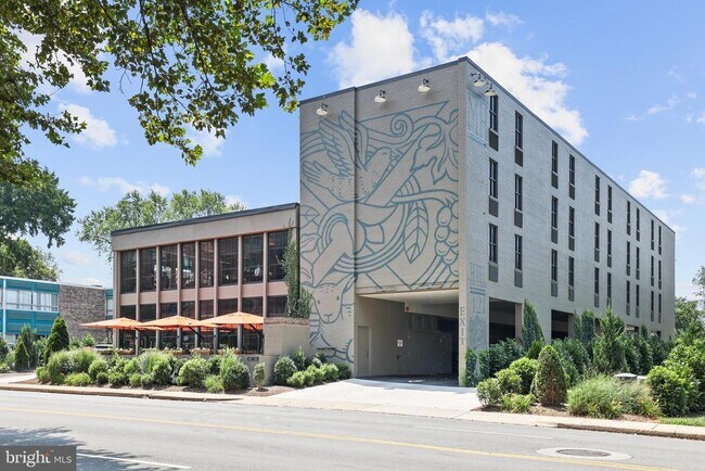 Building Photo - 513 W Broad St