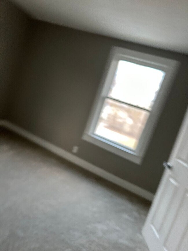 Building Photo - 463 E Pontiac St
