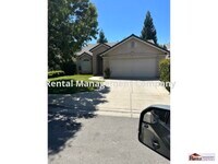 Building Photo - Dont miss this open concept, big kithen wi...