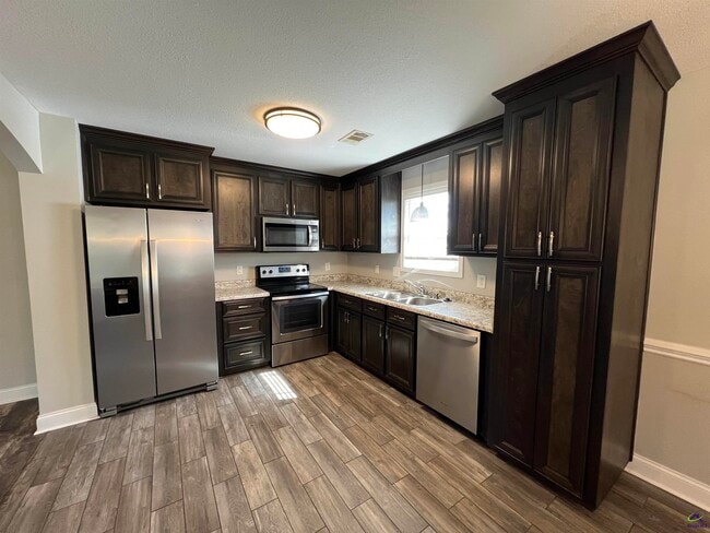 Building Photo - 114 Tahoe Ln