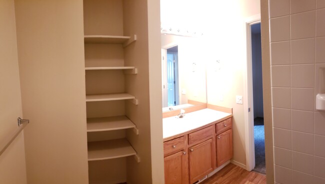 Building Photo - 1211 Balfour Dr