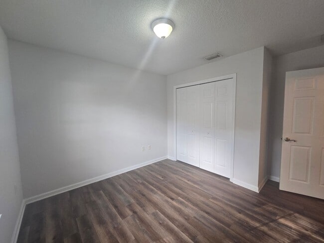 Building Photo - Brick Duplex 3/2 Home on Grandview