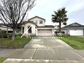 Building Photo - Spacious Marysville 5bd/3ba Home With Loft Area!