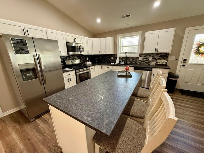 Building Photo - 813 Eaton Hollow Rd SW