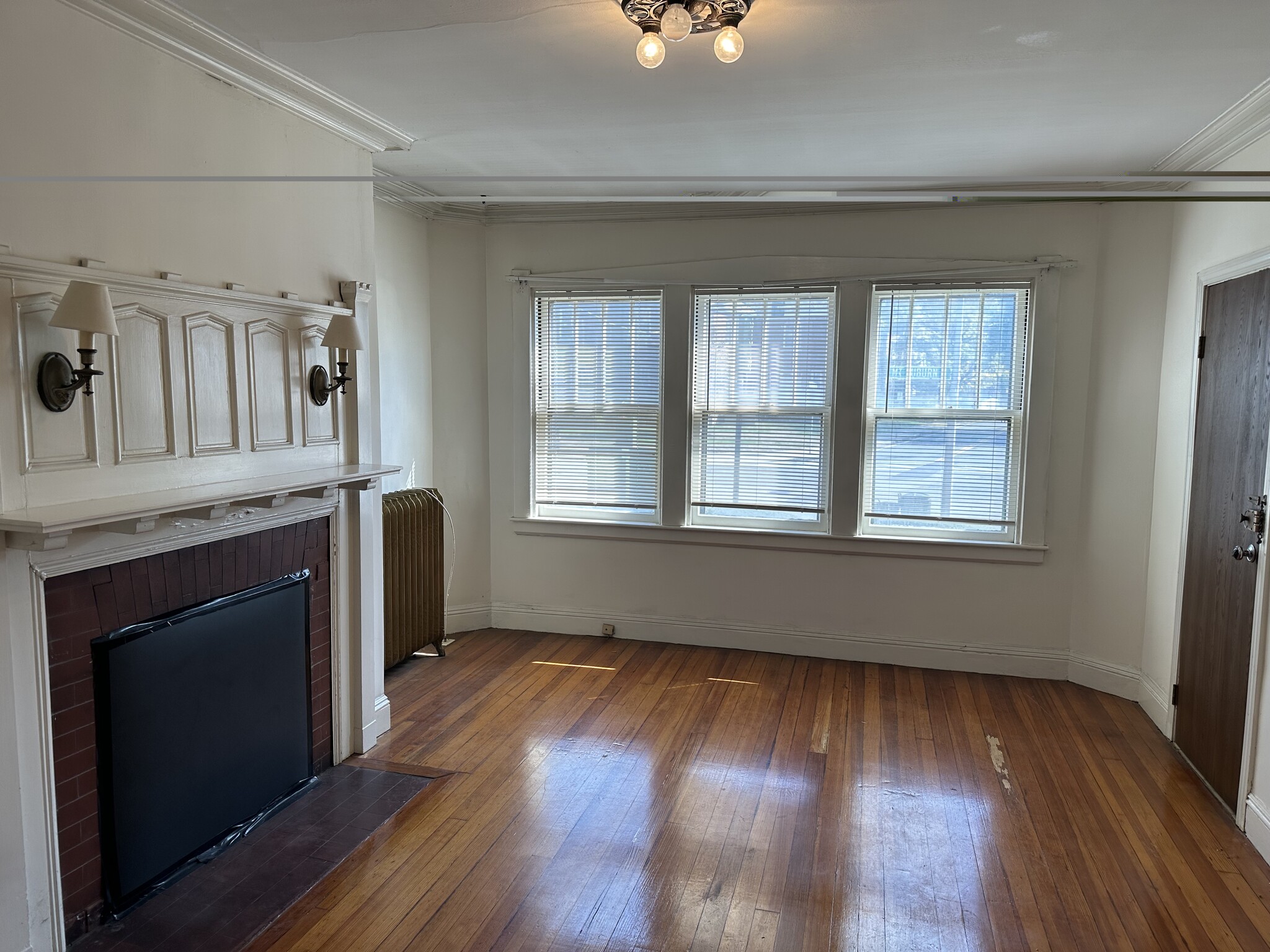 Building Photo - 102 Mount Auburn St