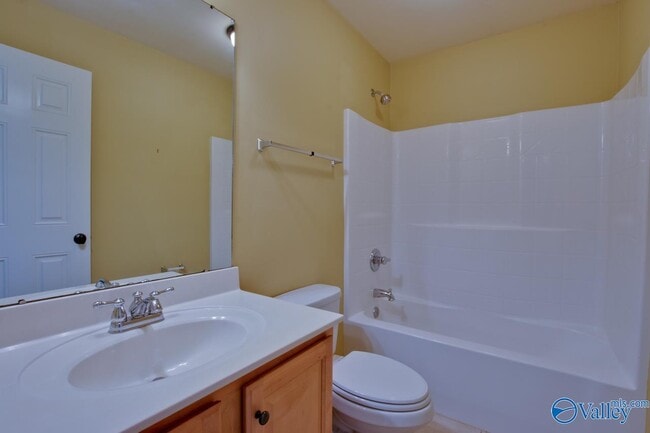 Building Photo - 2801 Centerridge Rd SE