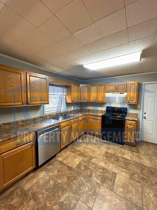 Building Photo - 901 Westover Dr SW