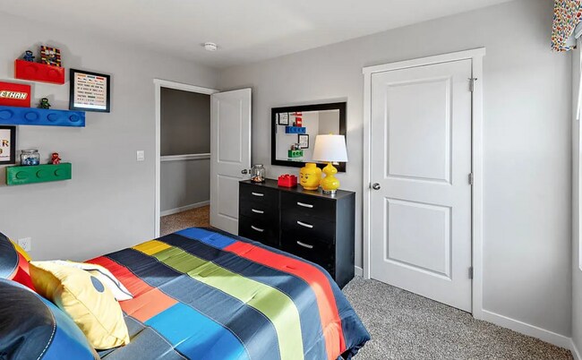 Building Photo - 2569 SE Hawkins Ave