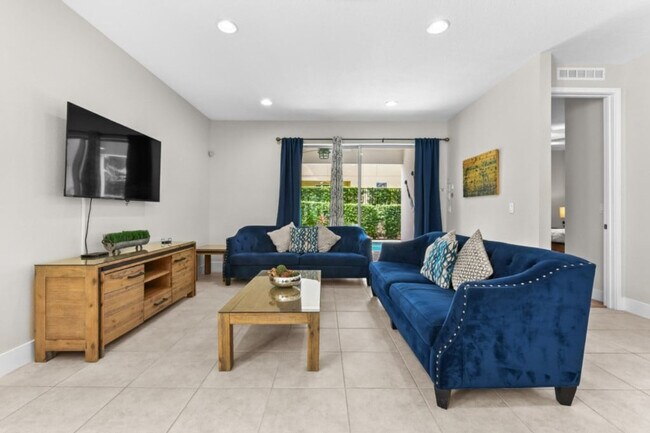 Building Photo - 350 Lasso Dr