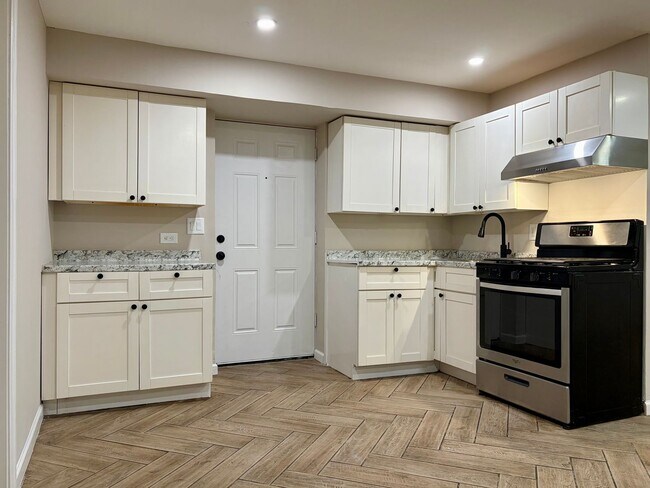 Building Photo - 172 Seymour Ave