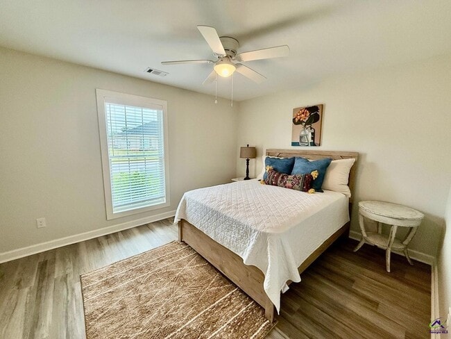 Building Photo - 116 Webster Wy