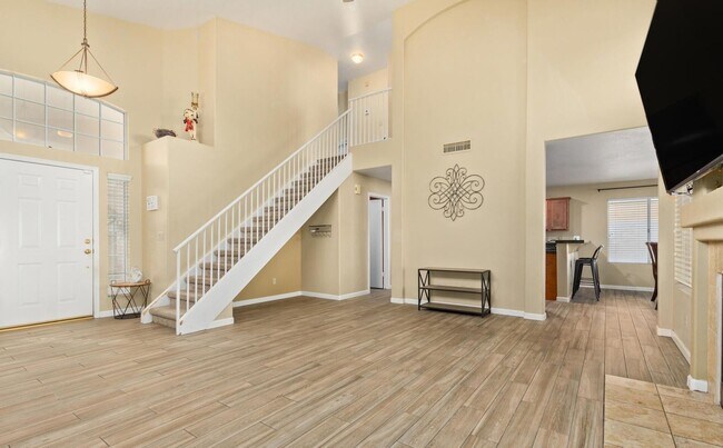 Building Photo - 3 BR 2.5 BA Glendale