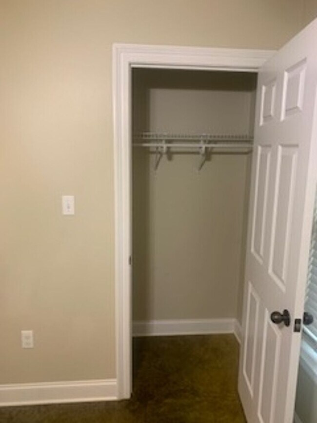 Building Photo - Country side home