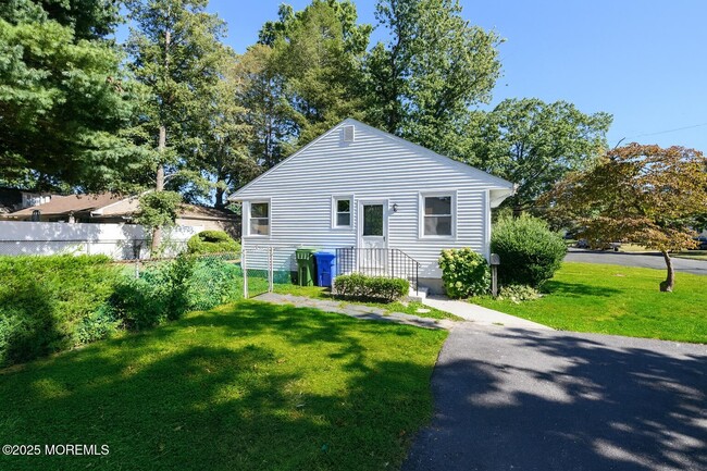Building Photo - 361 Meadowbrook Ave