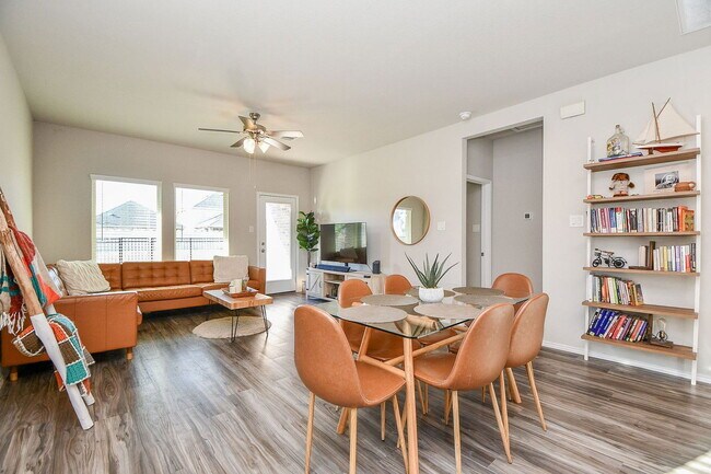 Building Photo - 16868 Pink Wintergreen Dr