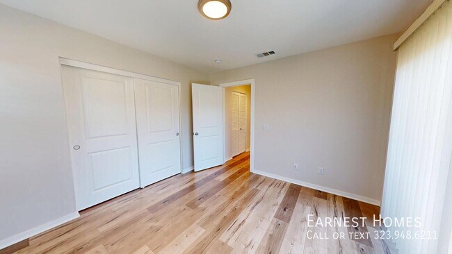 Building Photo - 15033 Hartland St