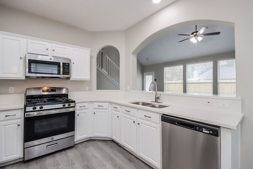 Building Photo - 2826 Fern Hill Dr