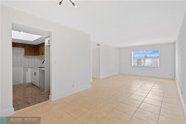 Building Photo - 1200 SW 52nd Ave