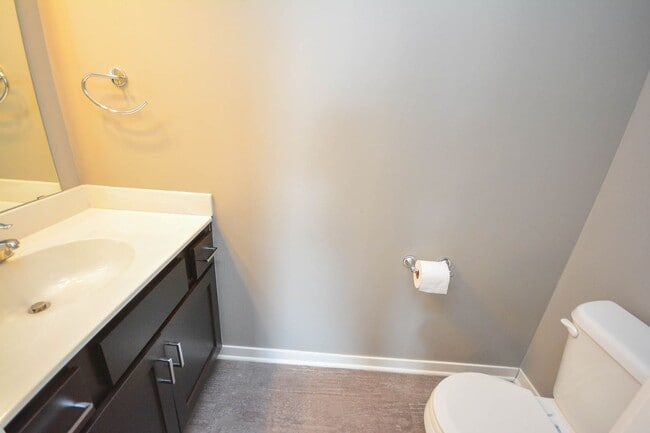 Building Photo - Exceptional townhouse with premium feature...