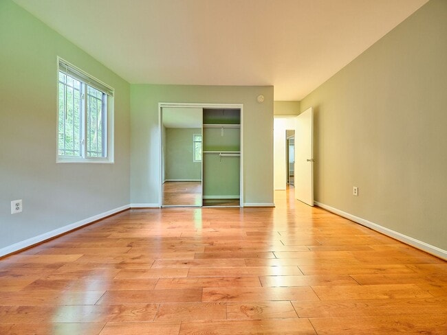 Building Photo - 4114 Davis Pl NW