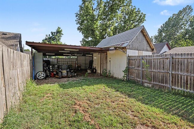 Building Photo - 207 E Juniper Ln