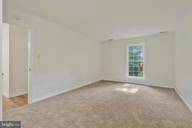 Building Photo - 10070 Oakton Terrace Rd