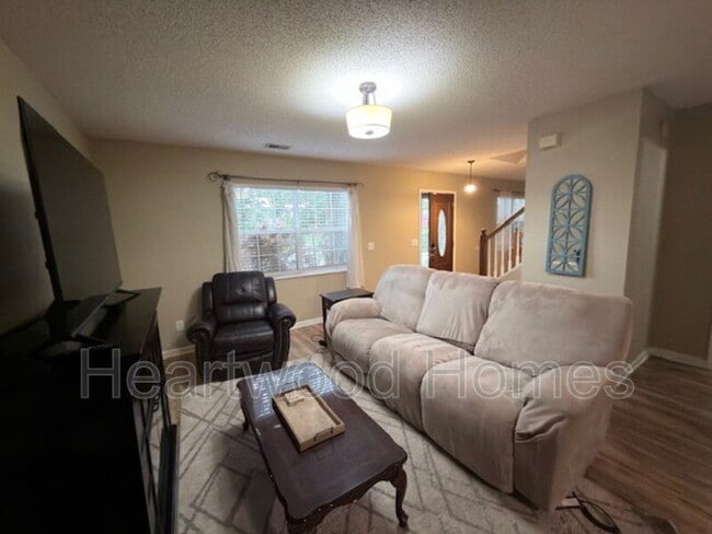 Building Photo - 264 Orchard Hill Dr